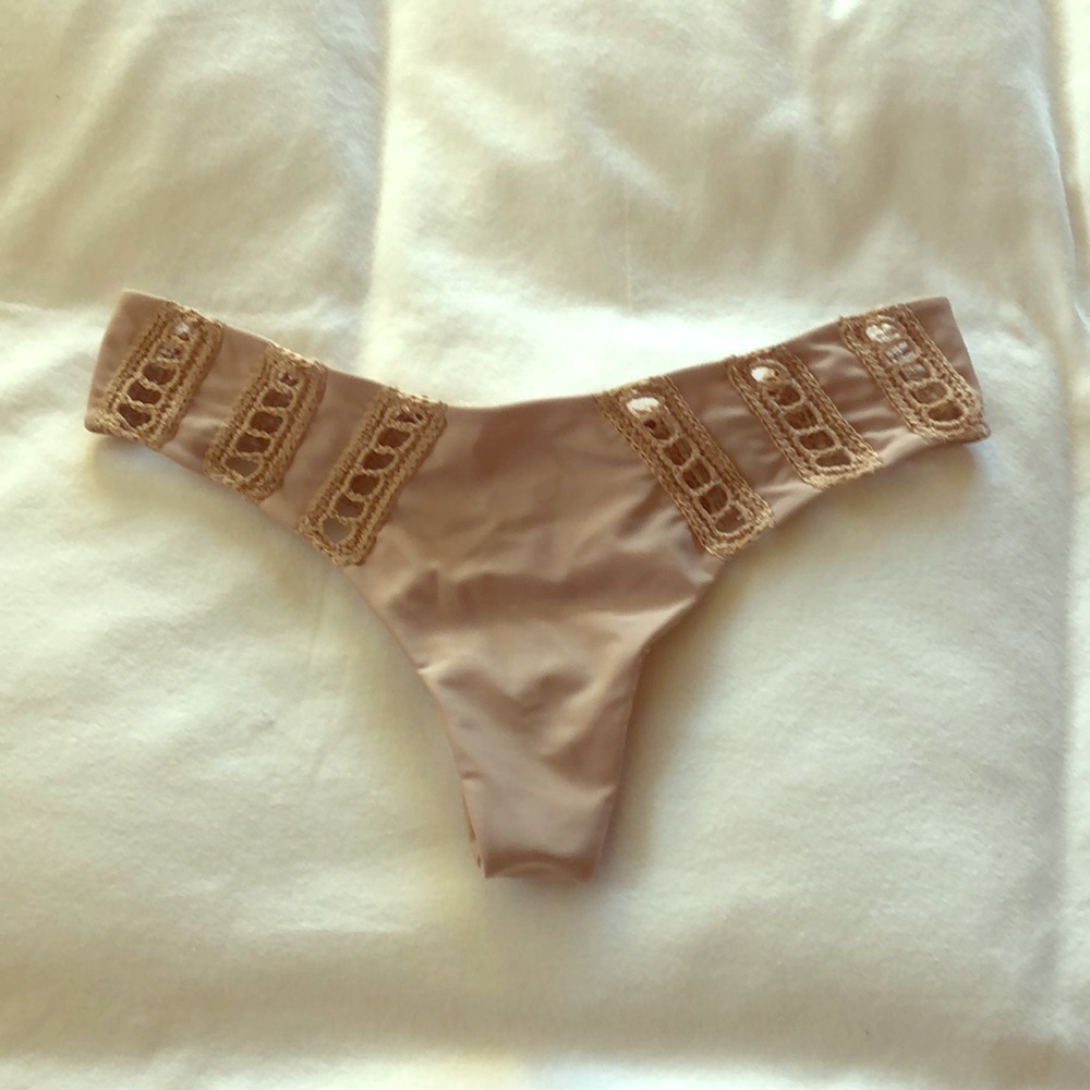 Acacia Chuns Bottoms Medium Topless